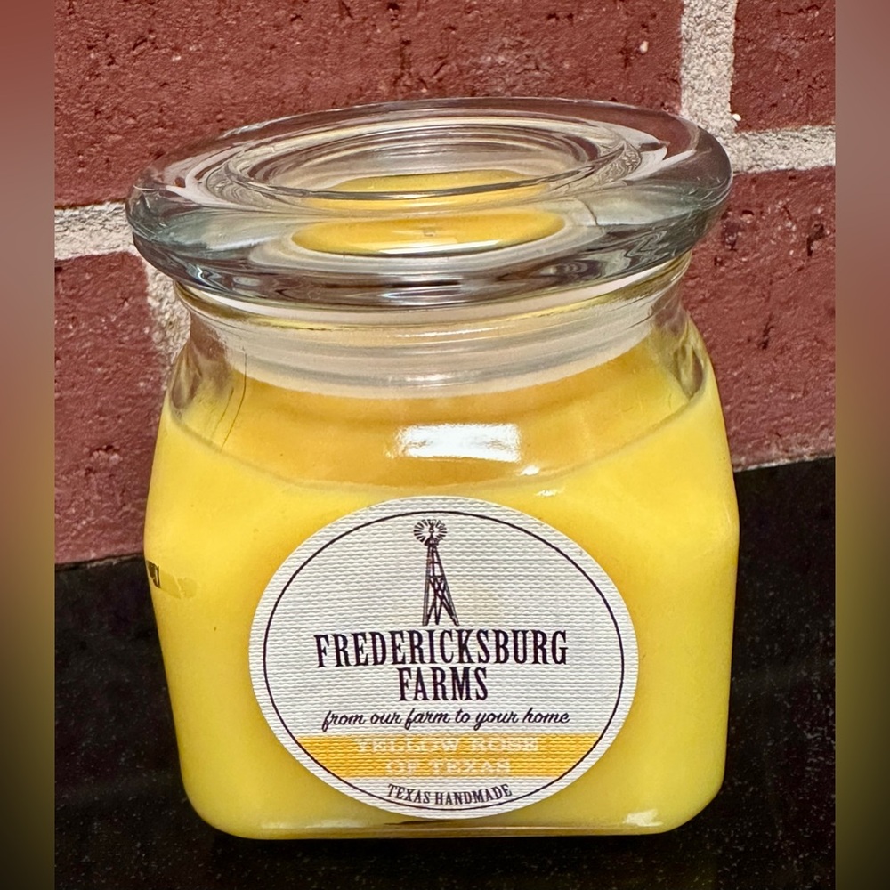 Fredericksburg Farms “Yellow Rose of Texas” Candle 🌼 - Picture 6 of 6